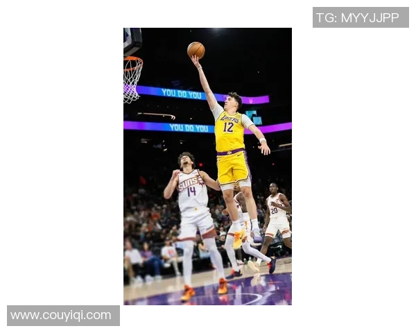 东契奇助攻 里弗斯接球三分飙进