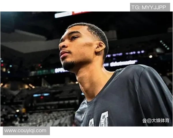 文班亚马谈关键三分：如果我硬往人堆里突 反而会让情况更复杂