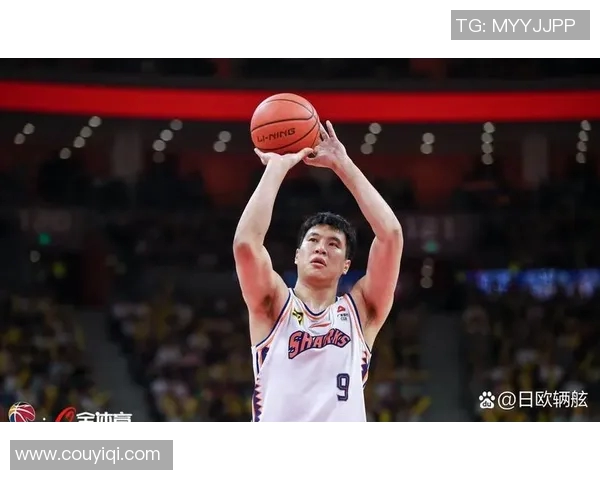 闫鹏飞中投命中，上海男篮12人全部得分